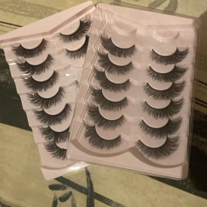 Fransar - Ganska bra material, köpte dom från shein men tyckte inte om hur dom satt på mig❤️dma mig om ni funderar på att köpa💋