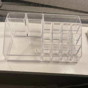 Smink förvaring låda  - Säljer nu dessa två olika förvaringar, båda för 100kr 🫶🏼