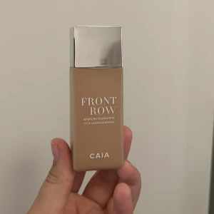 CAIA FRONT ROW - ✨ Aldrig använd✨  Säljer min Caia Front ROW i färgen 3w.  Anledningen är att färgen inte passade mig, så denna är helt ny och full. Har enbart testat en liten klick på handen! 💕  250 kronor och då ingår frakten! 