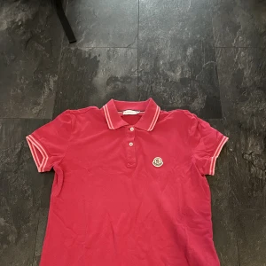 Moncler  - Moncler pike  Strl: L Cond: 8/10