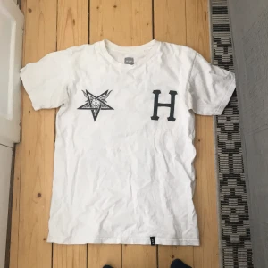 Huf x thrasher tröja - En tröja som har blivit för liten för mig.