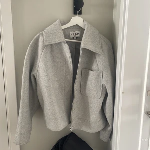 Na-kd jacka storlek 34 - Nakd jacka i storlek 34 men ganska stor i storleken. Funkar som en S 