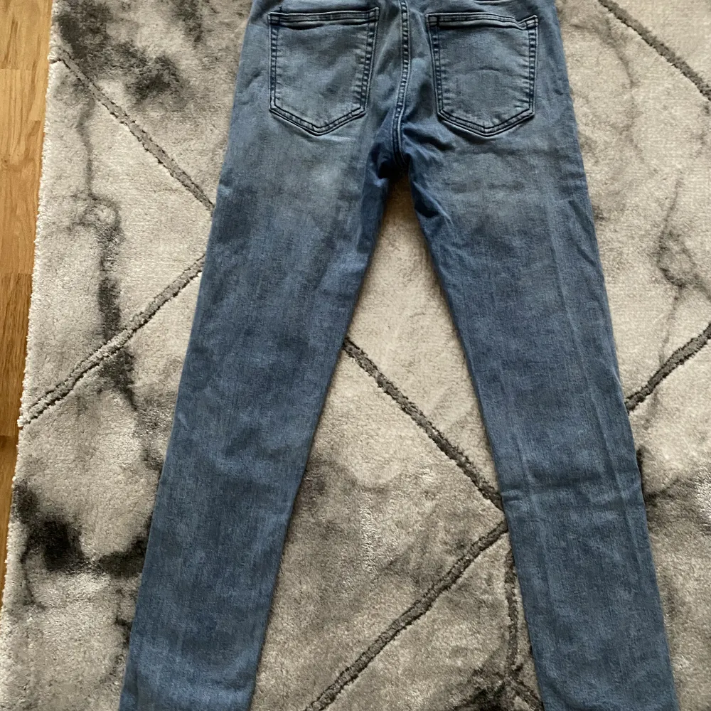 Nu säljer jag mina Dressman jeans som icke används längre, skick 9/10, används väldigt få gånger, anledning till salu: Små. Jeans & Byxor.