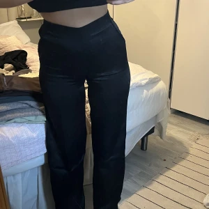 Raka silkes byxor  - Från zara! Jätte sköna silkes byxor 