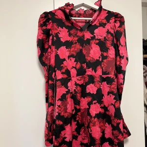 Klänning  - Rosa klänning  Storlek XS