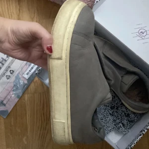 Eytys  - Eytys skor i användskick därav priset. I vanliga fall har jag storlek 38 men i dessa har jag 39