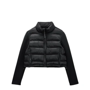 Jacka från Zara  - Fin jacka men inte min stil 🤍 storlek S, använd 2 gånger 