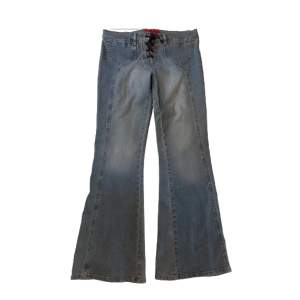 Vintage lågmidjade Ltb jeans i nyskick!!  Midja: 80cm Ben längd: 82 cm