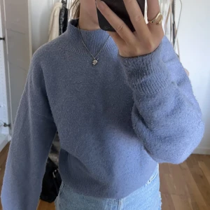 Stickad tröja - Så mjuk stickad polo tröja från & other stories i storlek xs! 