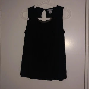 Tröja - Fin tröja med silvrig detalj 