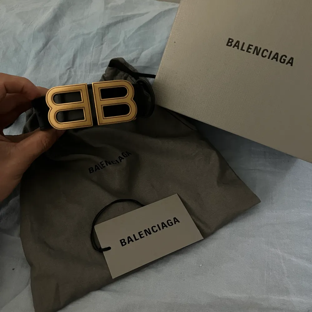 Authentic Balenciaga MEDIUM Hourglass Belt C 10/10, Reciept is available.. Övrigt.