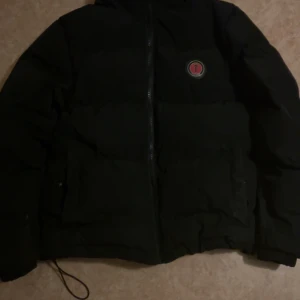 Trapstar jacka  - Bra vinter jacka storlek S finns med luva också m