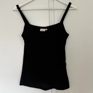 Svart linne från Nelly  - Gott skick, knappt använd!