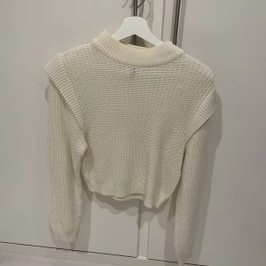 Vit stickad tröja!🤍 - Fri frakt ingår🫶🏽  Xs-s