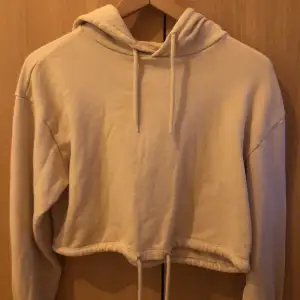Beige hoodie från NA-KD🤍💕sitter mer som xs 