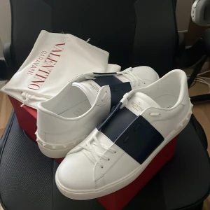 Valentino Open  - Helt nya oanvända 