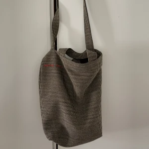 Another Aspect tote - Totebag från ANOTHER ASPECT