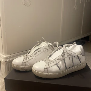 Valentino skor - Säljer dessa jätte snygga valentino skor som tyvärr inte passar längre! (Orginal pris 7295kr men köpta på rea)