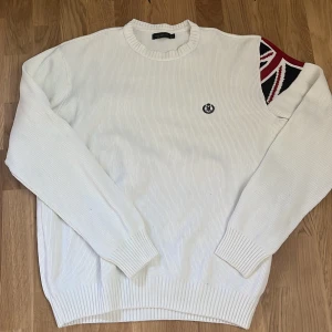 Snygg tröja  - Snygg tröja ifrån Henri Lloyd i mycket bra skick. Nypris ca 1500 kr. 