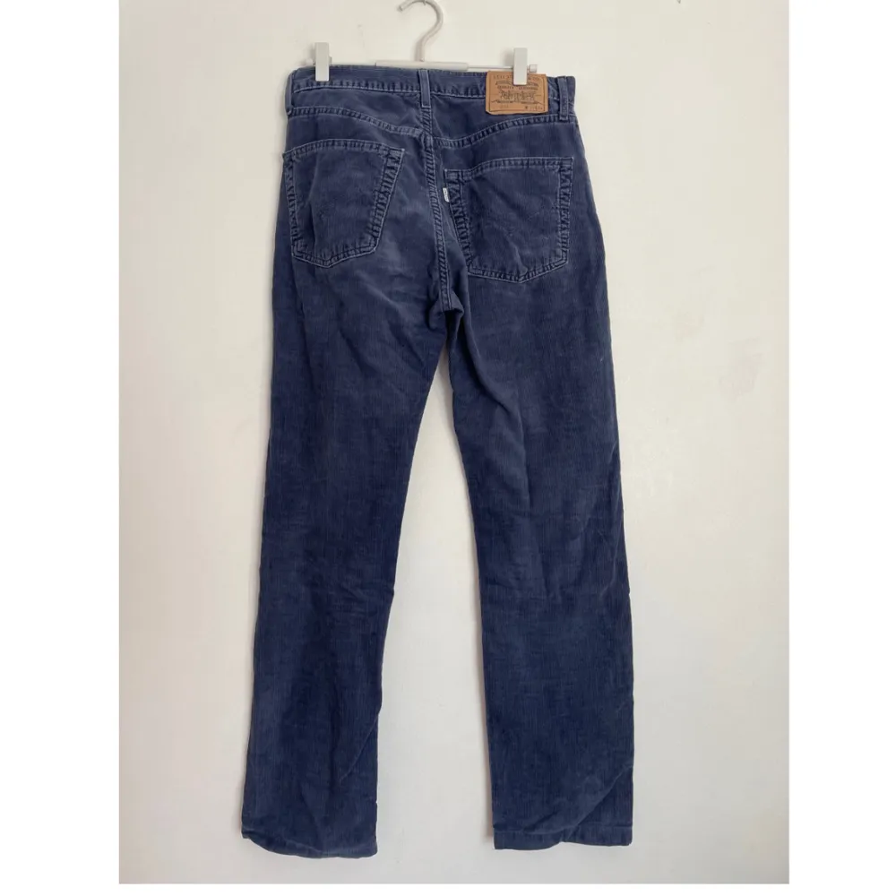 Levi’s manchesters byxor står storlek  m31 l34 Men dom är mer som S. Jeans & Byxor.