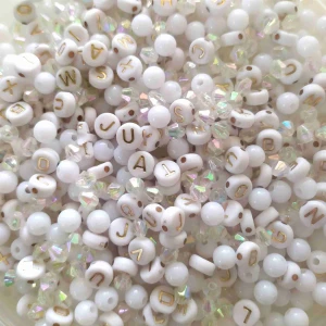 200 PACK Akrylpärlor - Bokstavspärlor och Bicone-pärlor - 200 PACK Akrylpärlor - Bokstavspärlor och Bicone-pärlor. Levereras mixade.