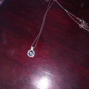 Halsband - Jättefint halsband! 