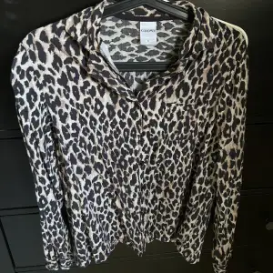 Ett pyjamas set från Kappahl i leopard,bra skick🤍