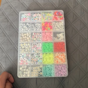 Pärlor olika färger 💞 - Finns olika sorters pärlor 