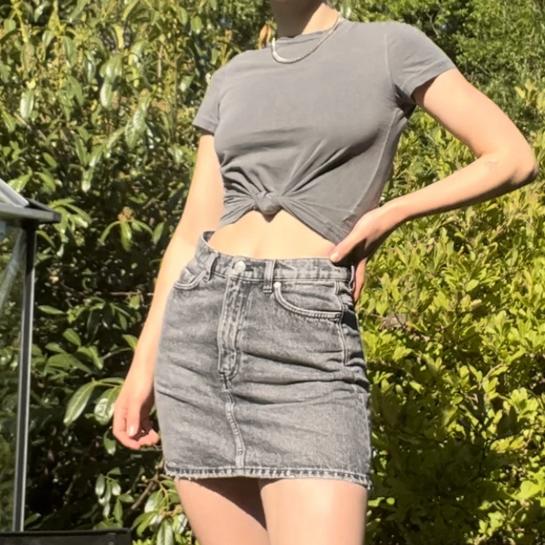 Kort jeanskjol (svart/grå) - 90