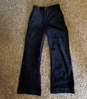 Manchester byxor - Manchester byxor från &other stories. Bra skick, knappt använda. Loose fit
