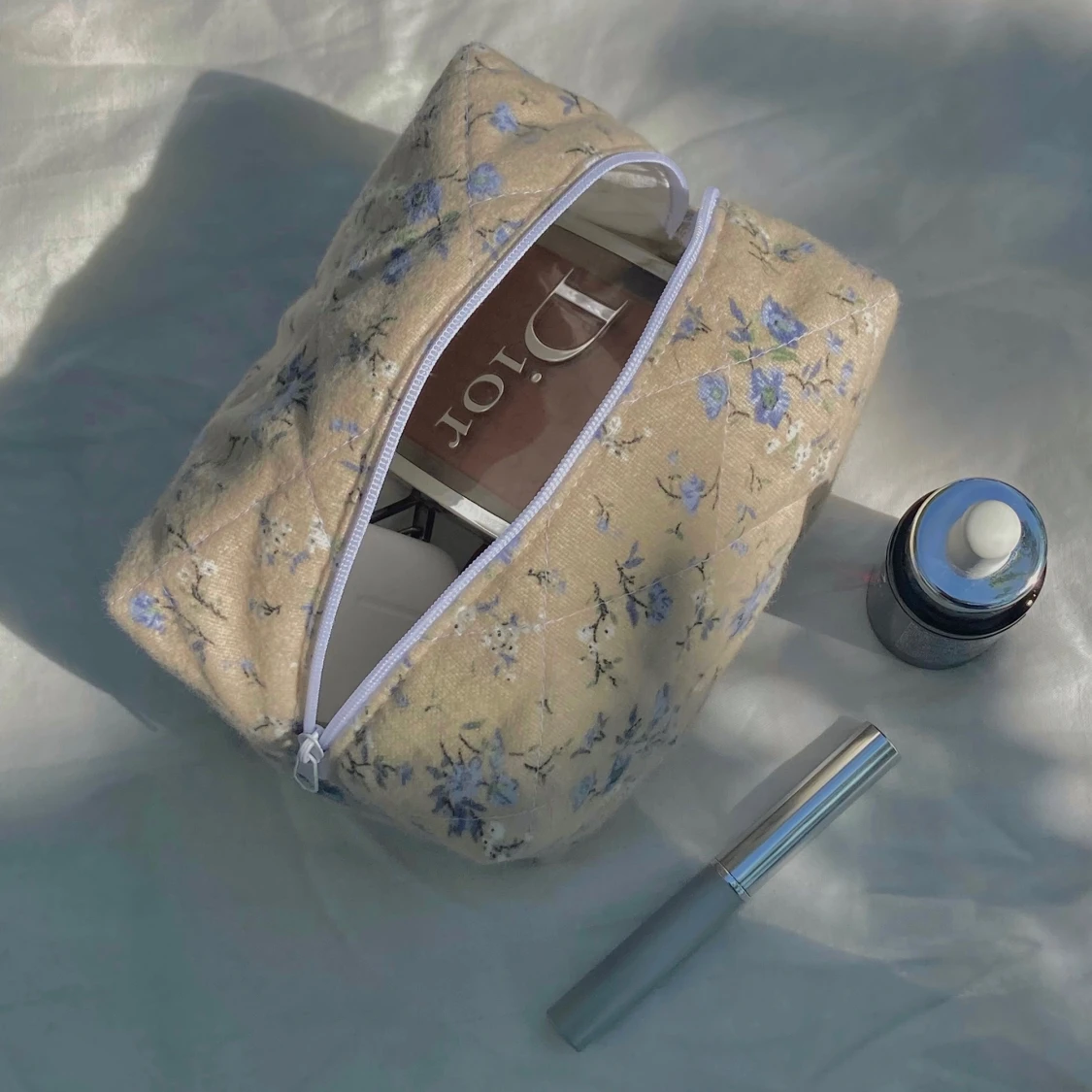 Handsydda väskor och necessärer 