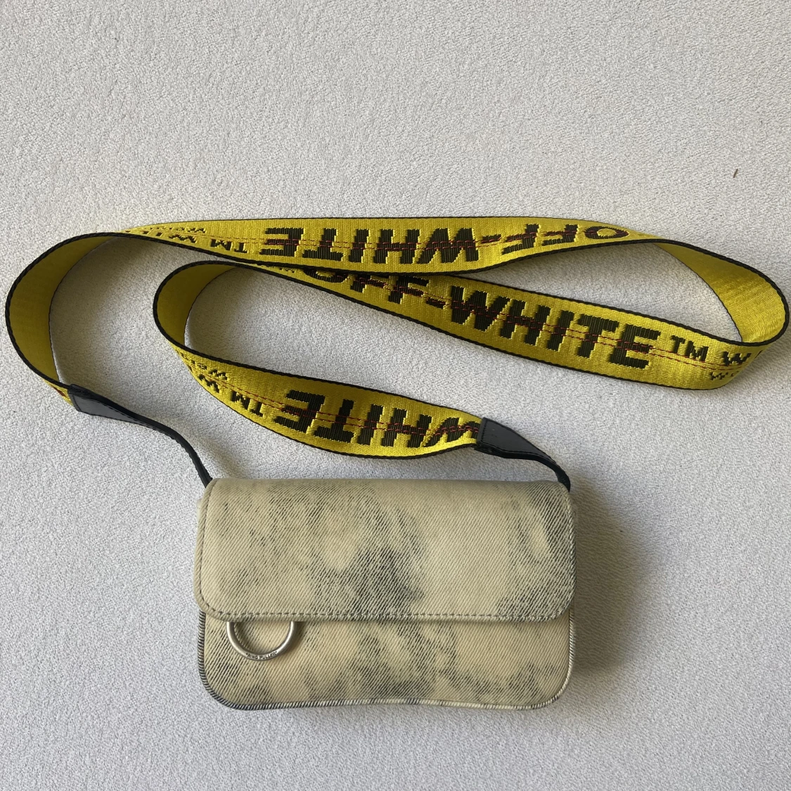 Off-White väska