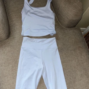 Träningsset  - Ljusblå träningssett, använd två gånger. 