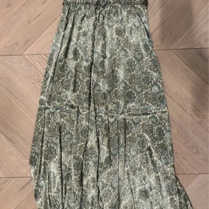 Långkjol  - Jättefin kjol från zara i fin skick!  