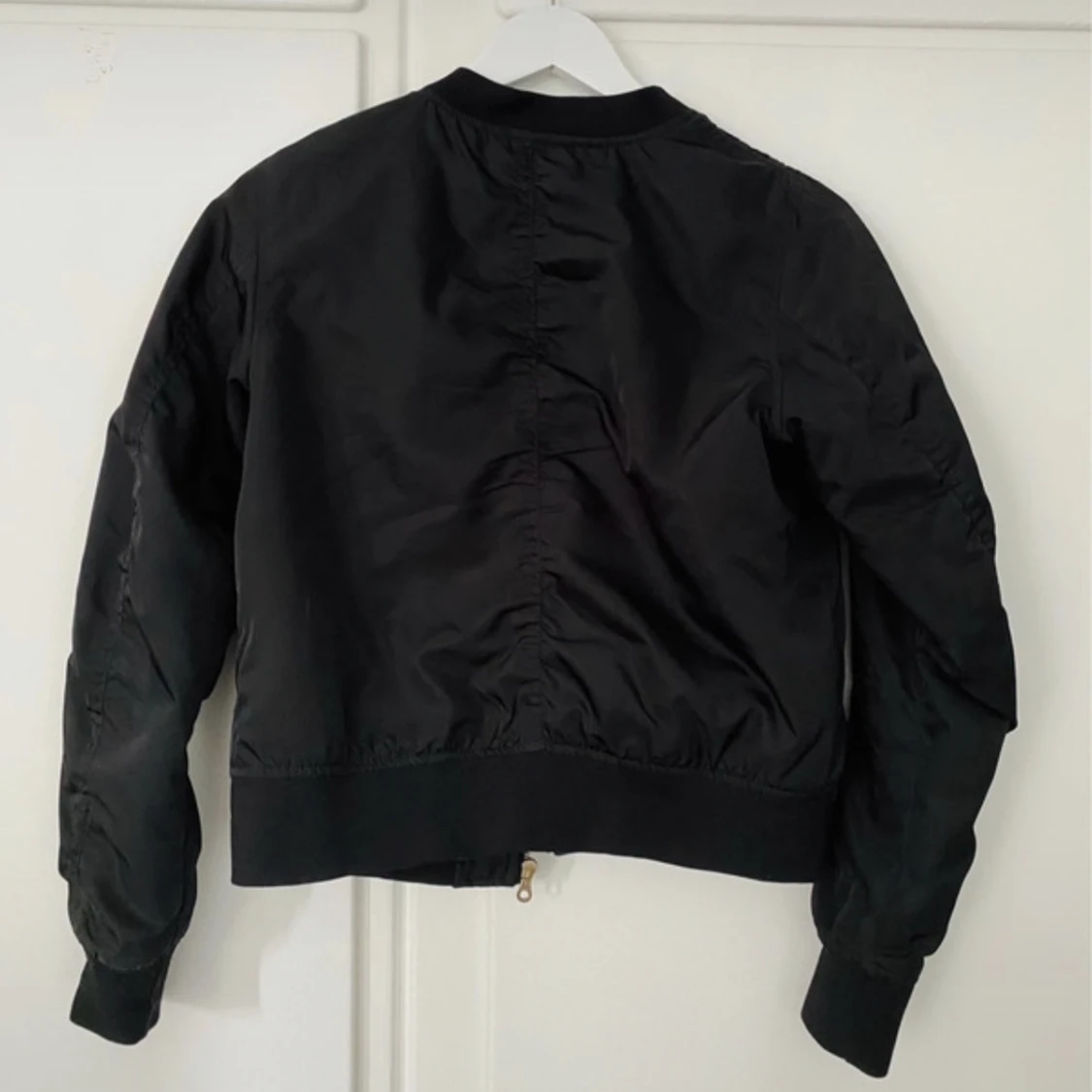 Svart bomberjacka - 91