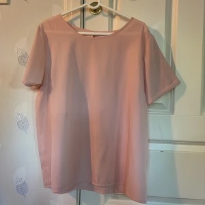 Snygg blus - Bra skick, inte mycket använd 