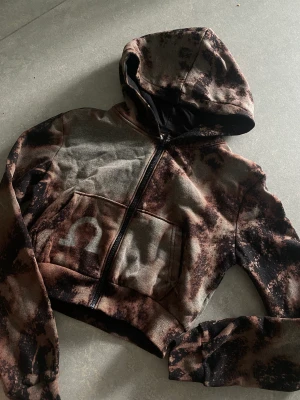 Hoodie cropped - Blekt / bleached Crop hoodie. Aldrig använd. 
