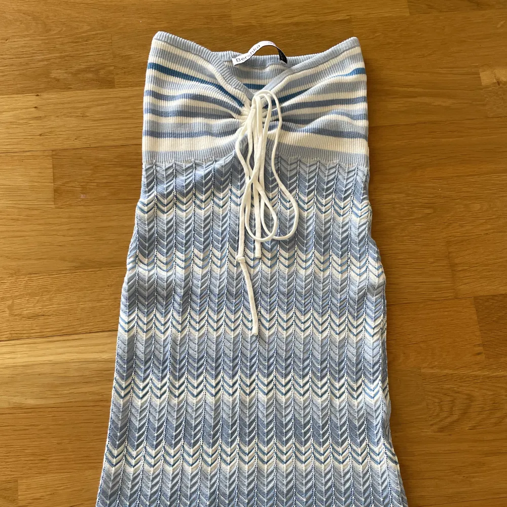 Superfin klänning från Bershka!💗 Köpte den här på Plick men får ingen användning av den. Har själv aldrig använt den och den är i väldigt bra skick!😇. Klänningar.