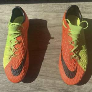 Nike hypervenom. Väldigt sällsynta, Bra men använt skick.  Dm för frågor ! Pris kan diskuteras vid en snabb affär !