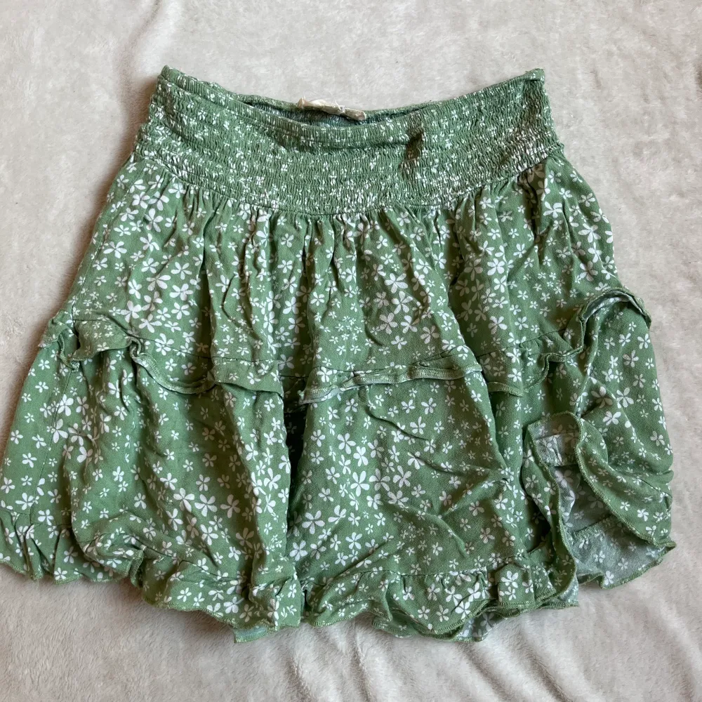 Härlig kjol från Pac Sun i storlek Xs men passar S också då den är stretchig! Säljer då den inte kommer till användning! 💕 Frakt är 39kr! . Kjolar.