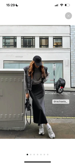 Satinkjol - Säljer då denna slutsålda kjol från NA-KD då den inte var i min storlek. Aldrig använd💕