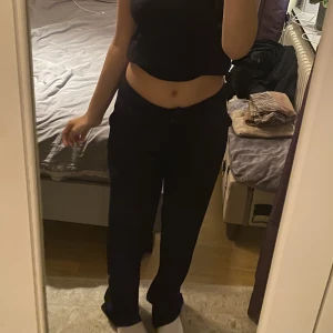 Nellie byxor  - Jag säljer dessa snygga byxor eftersom dom ej kommer till någon användning längre💖