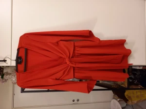 Klänning  - Helt nytt En rosa klänning strl 36 200kr styck  En röd klänning strl 36