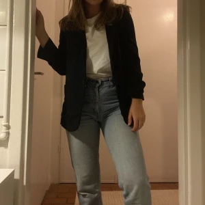 Marinblå kavaj - Marinblå tunnare kavaj, passar en strlk 36-38