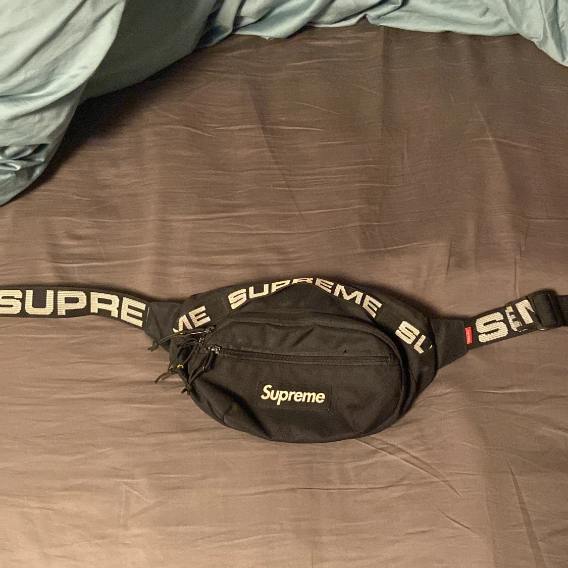 äkta supreme väska  - 90