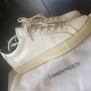 Commonproject  - Commonproject  Storlek 40 fit 41  Nypris 3400kr Mittpris 1500kr Condition 8/10 