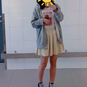 grön rutig kjol - rutig kjol i fint skick, passar perfekt till sommaren. flannelskjortan på bild 2 säljs också på min profil välj gärna "köp nu"