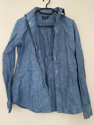 Skjorta  - Använd 1 gång, behöver bara strykas