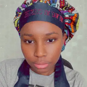 An African bonnet with a satin lining is a headwear designed to protect your hair while you sleep. The satin lining reduces friction, preventing hair breakage and preserving hairstyles. It's an easy and comfortable way to keep your hair healthy and strong