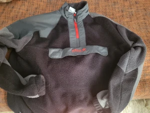 Fleecejacka och byxa - Adidas set, storlek M. Inköpt på Yunkjard sommaren 2022, allt i fint skick. 